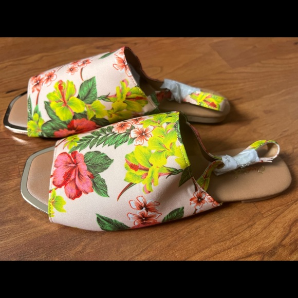 NWOT Qupid Floral Slingback Sandal - Picture 2 of 5